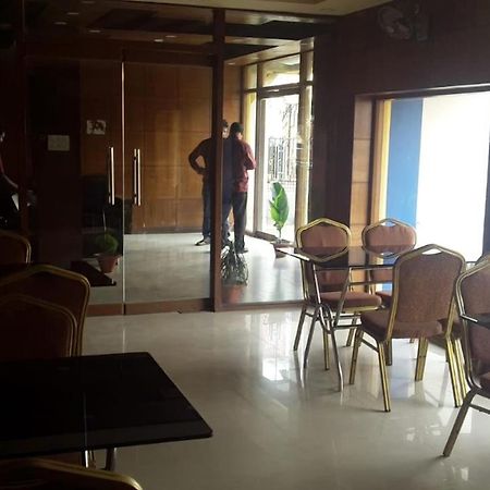 טארפית Hotel Shelter מראה חיצוני תמונה