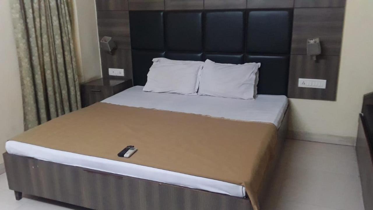 טארפית Hotel Shelter מראה חיצוני תמונה