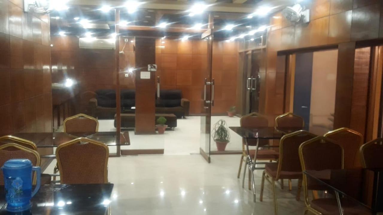 טארפית Hotel Shelter מראה חיצוני תמונה